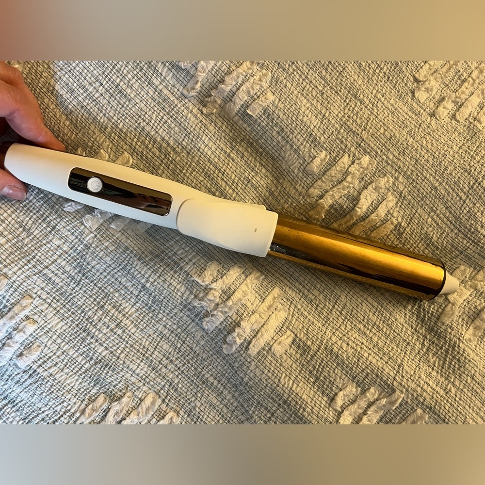 White and Gold Ceramic Curling Wand - Sleek Styling Tool